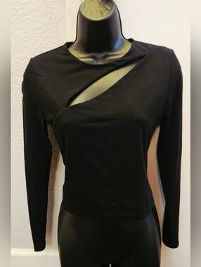 Express Peep Hole Black Top